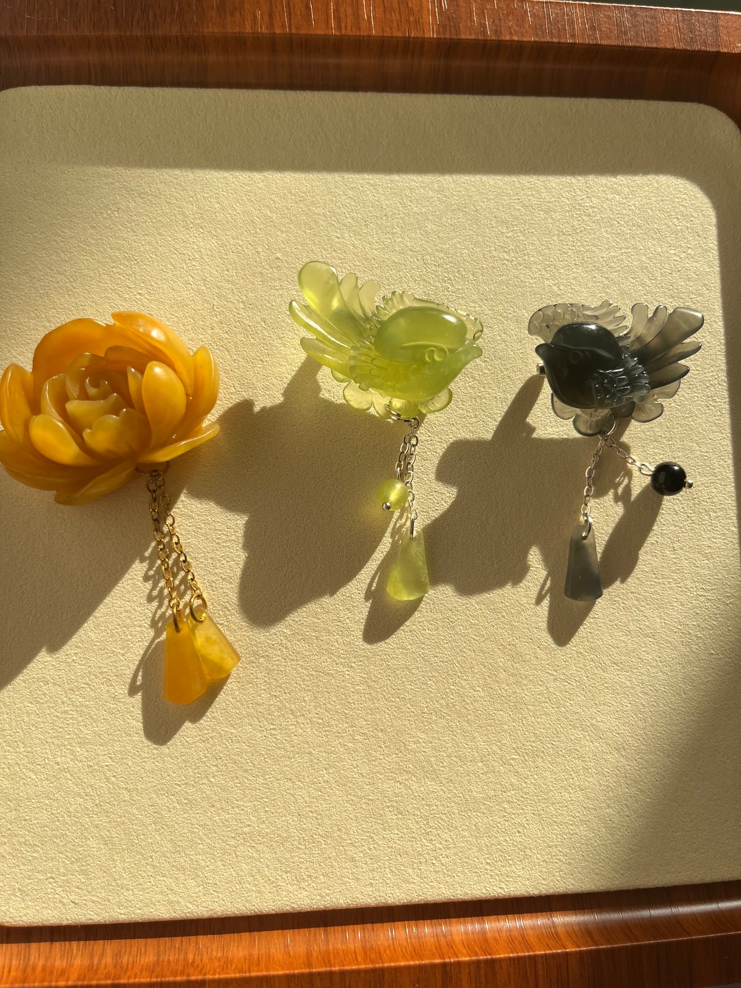 Hand Carved Xiu Jade Magpie, Lotus Brooches | 手雕岫玉胸针