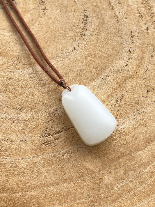 Hetian Jade Mutton Fat Flat Pendant  | 俄白羊脂无事牌