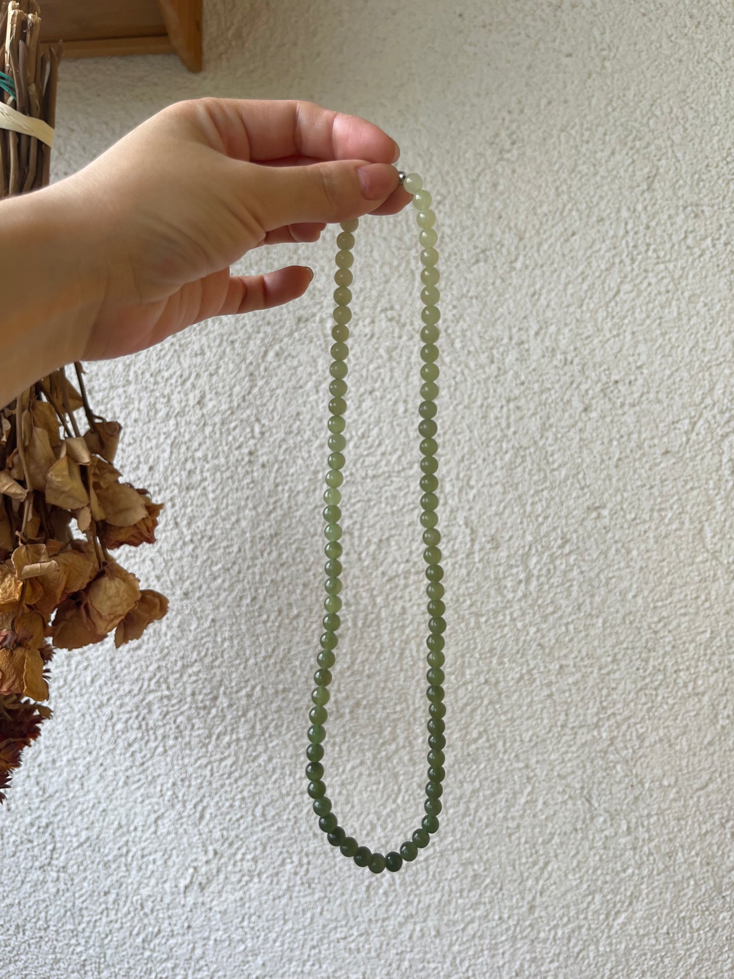 Hetian Jade Necklace with Gradient Green Tones，和田湖水绿晴水渐变项链