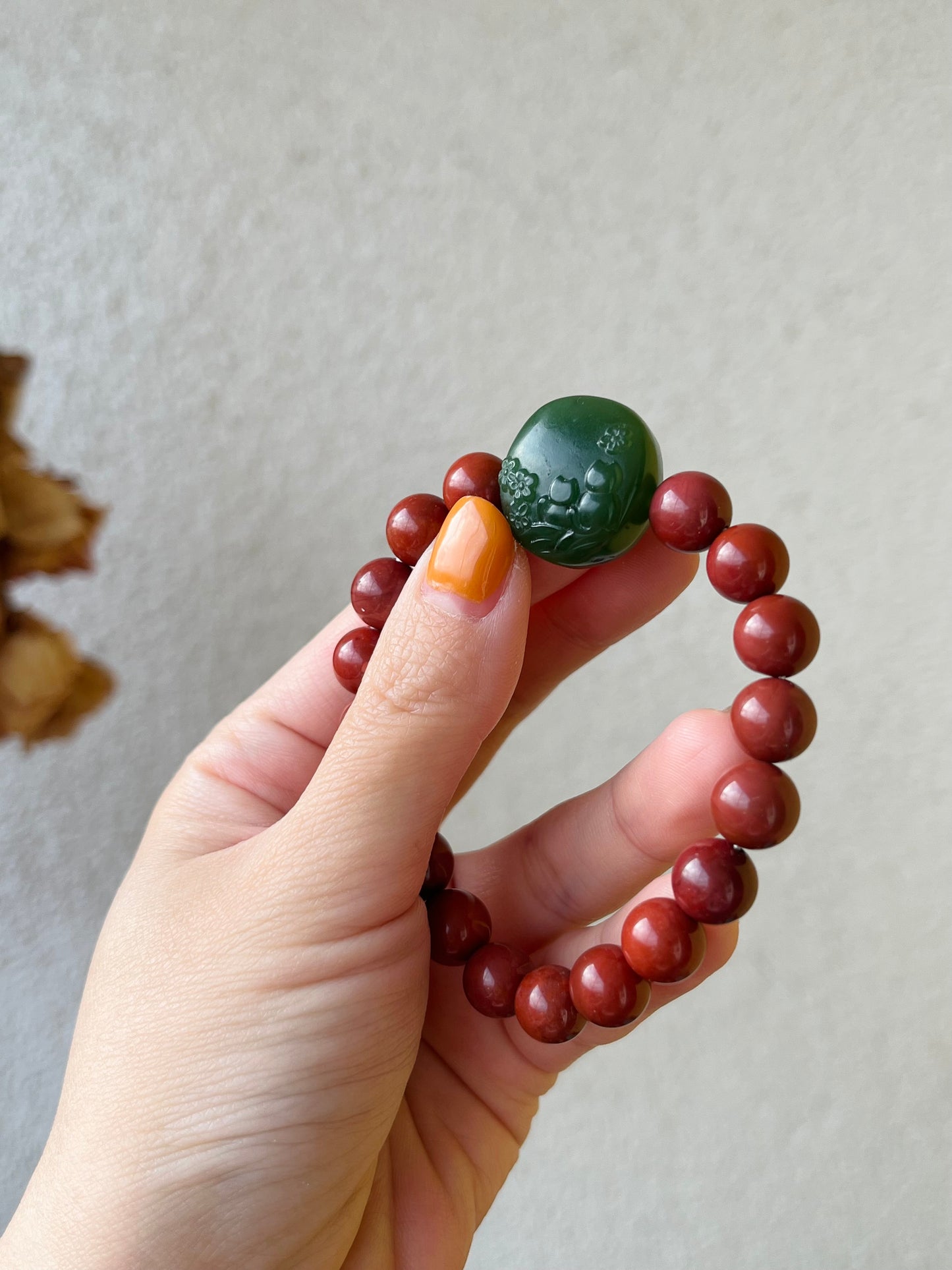 Southern Red Agate Beaded Bracelet (9mm) with a Hand Carved Green Hetian Jade Cat Pendant, 南红玛瑙和手雕猫牌手串