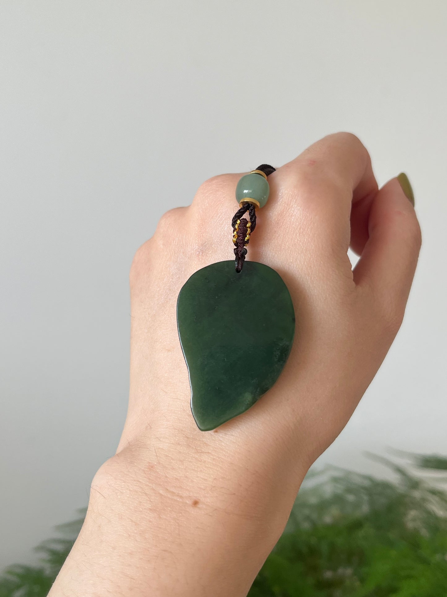 Hand Carved Green Hetian Jade Cicada on a Leaf Pendant, 手雕碧玉蝉吊坠