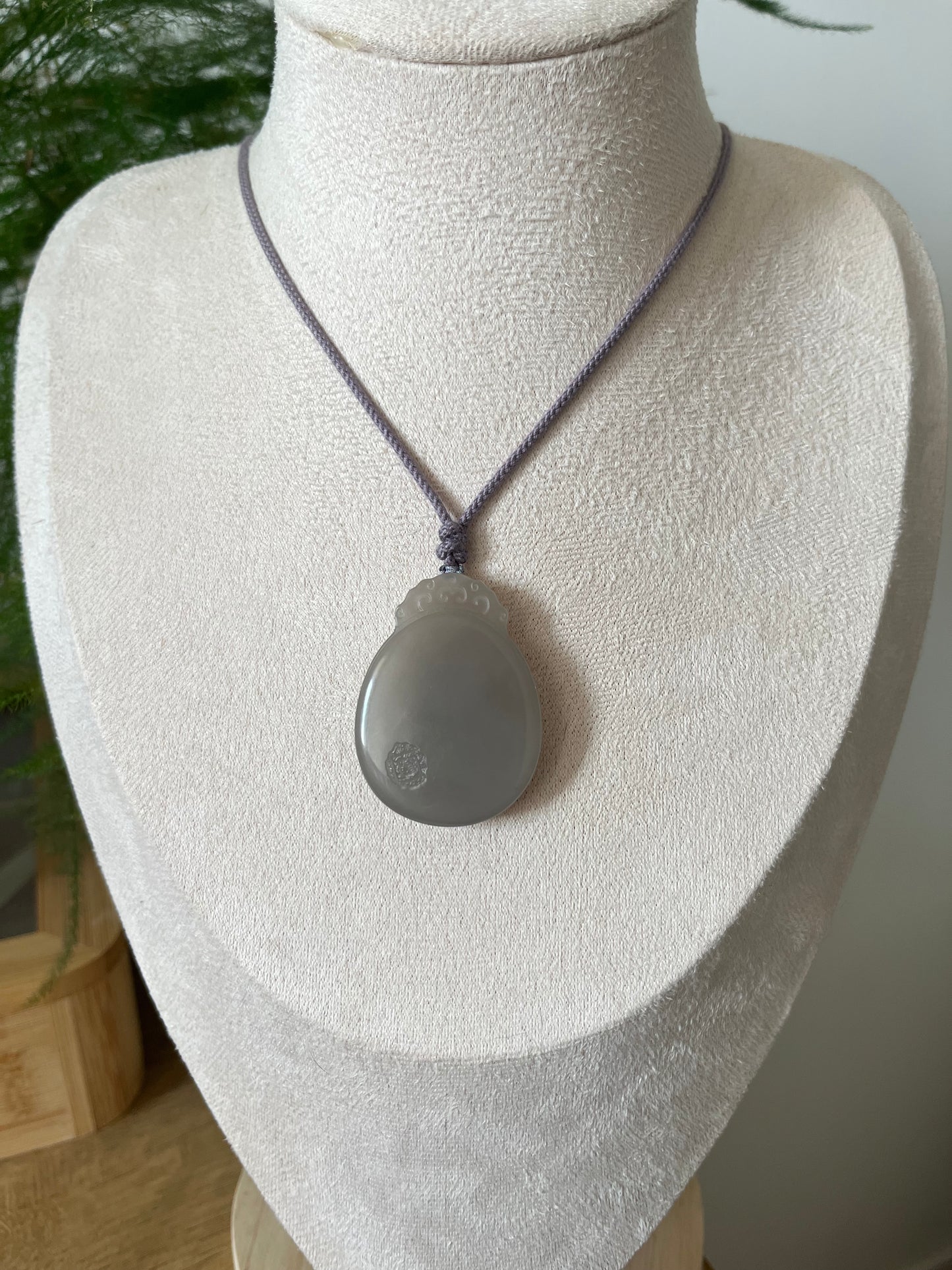 Smoky Puple Hetian Jade Ruyi-Head Round Flat Pendant | 和田烟紫如意牌头圆牌无事牌