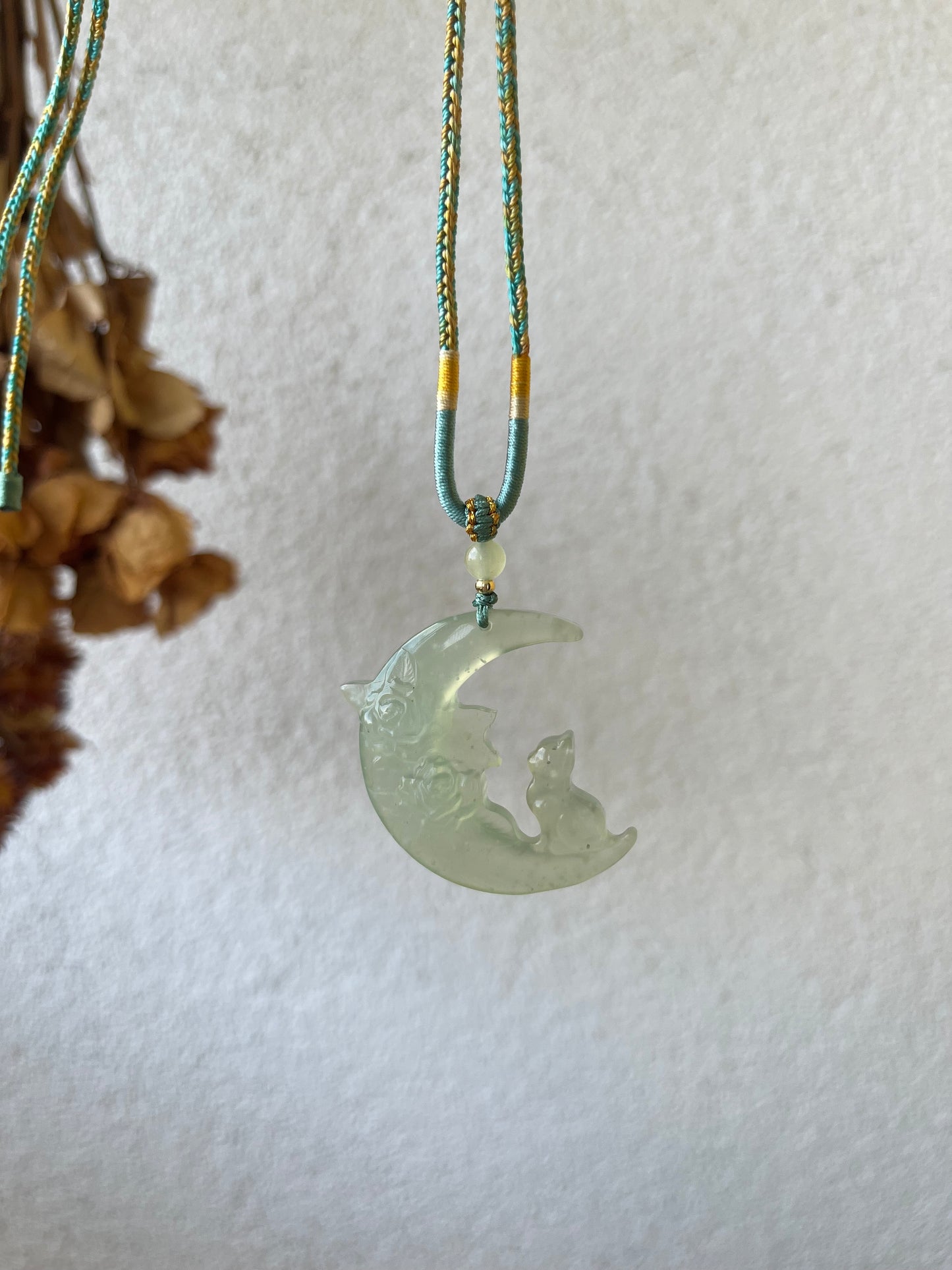 Xiu Jade Cat on the Moon Necklace | 岫玉月亮猫吊坠