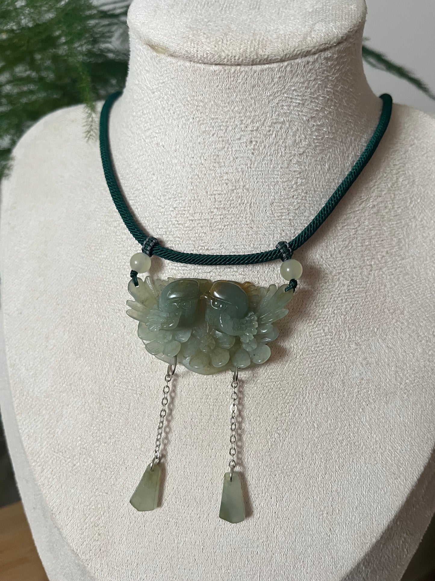 Hand Carved Xiu Jade Magpies Pendant | 手雕岫玉双喜鹊