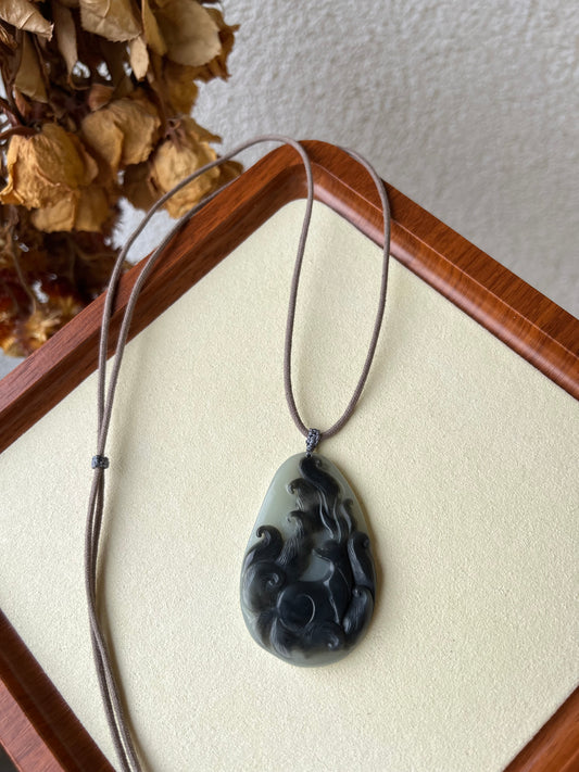 Hand Carved Black and White Hetian Jade Nine-tailed Fox Pendant |  精雕和田青花九尾狐
