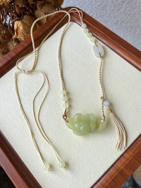 Hand Carved Yellow Hetian Jade Lotus Necklace | 手雕和田玉黄口荷花