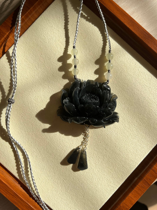 Hand Carved Black Xiu Jade Peony | 手雕岫玉黑牡丹