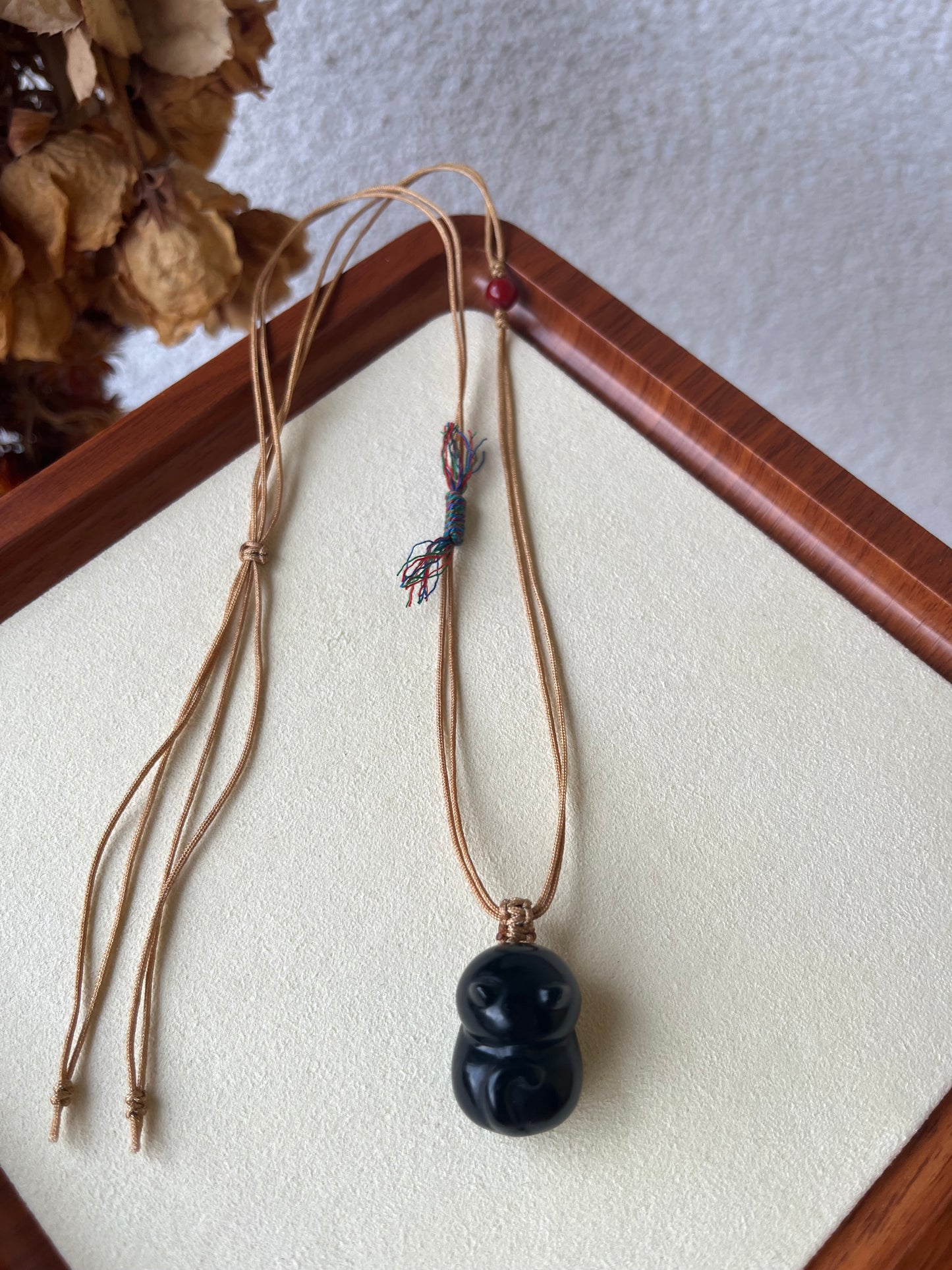 Black Hetian Jade Cat Necklace | 和田墨玉趴趴猫