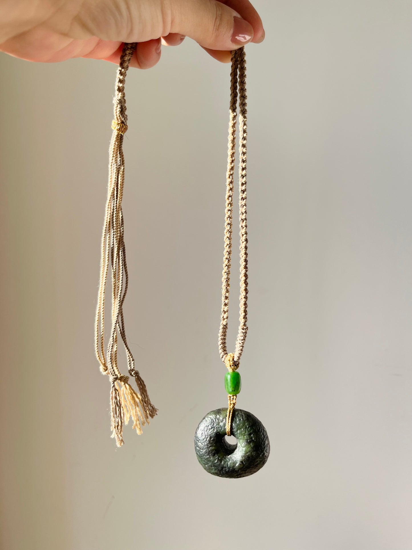 Antique-style Hetian Jade Pebble Chinese Safety Clasp Pendant, Chinese PI pendant，碧玉古风平安扣