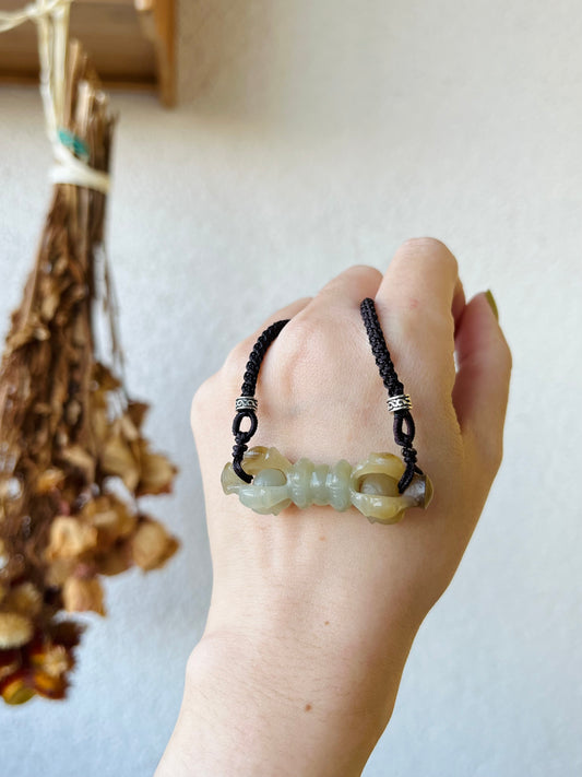 Hand Carved Brown Hetian Jade Vajra Pendant, 手雕和田蓝糖金刚杵