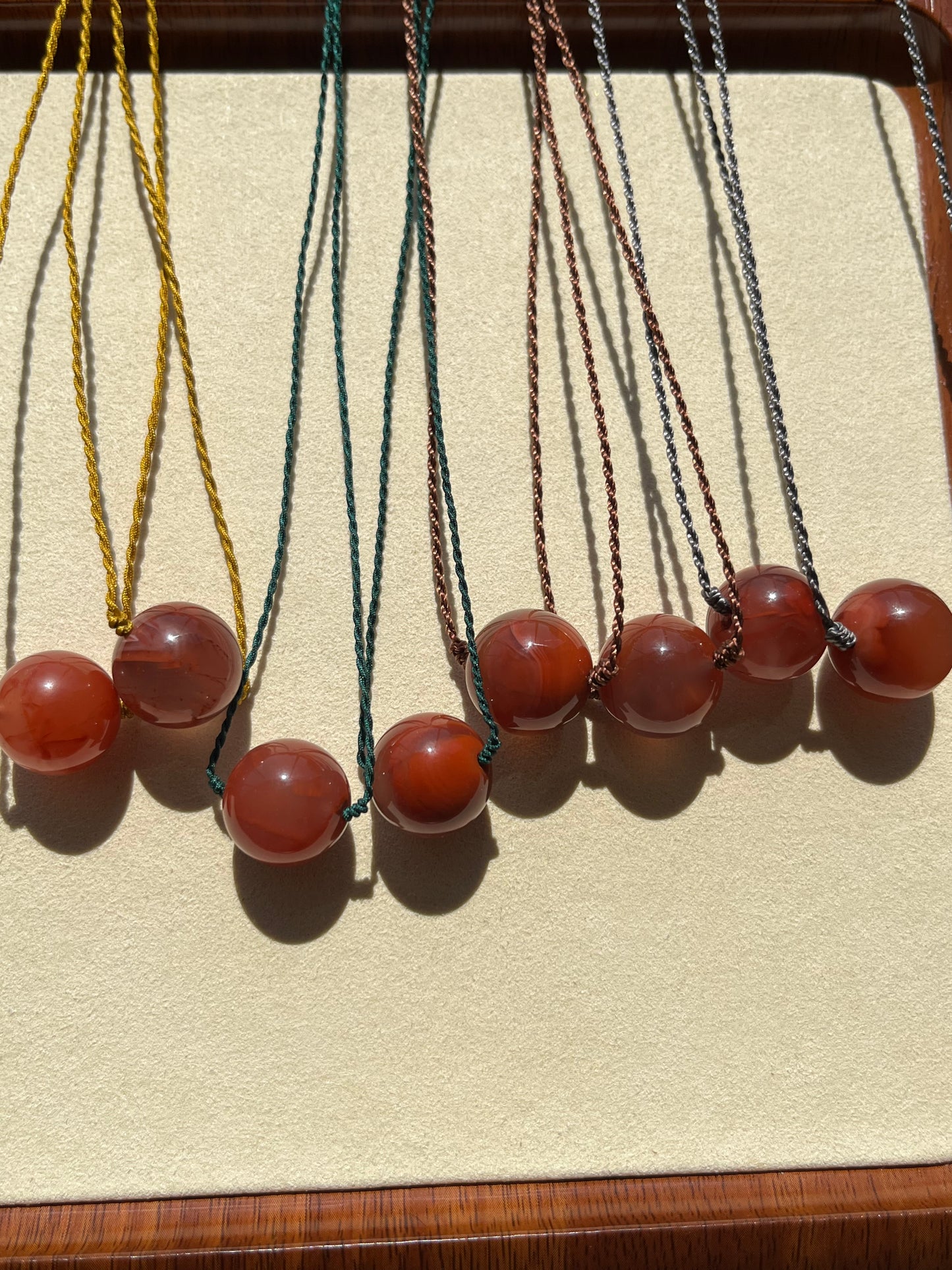 Frame Pattern Nanhong Agate Single Bead (16mm) Necklace | 南红火焰纹单珠路路通项链