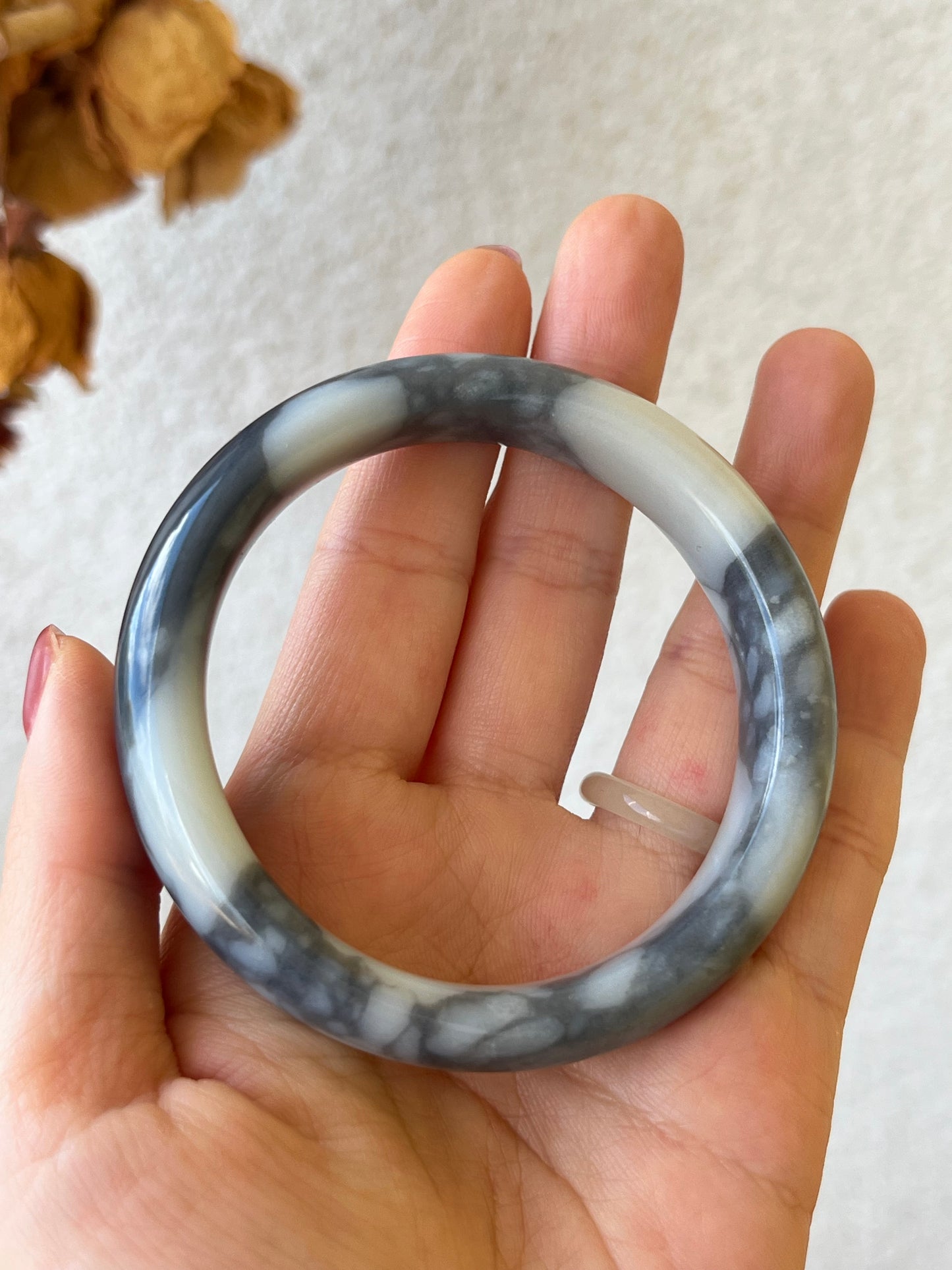 Gray and White Qinghua Hetian Jade Bangle 53mm | 和田白底青花手镯，细腻油润