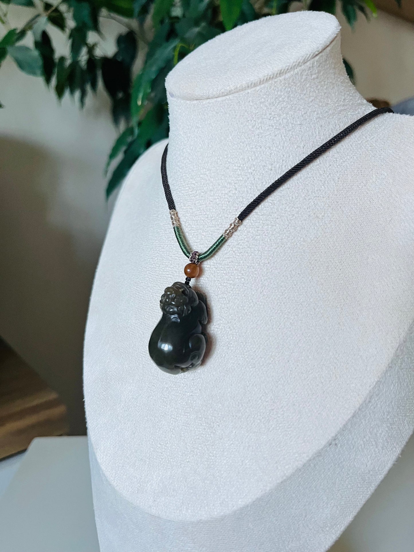 Hand Carved Brown Hetian Jade Chinese Pixiu Pendant, 手雕和田糖玉胖貔貅