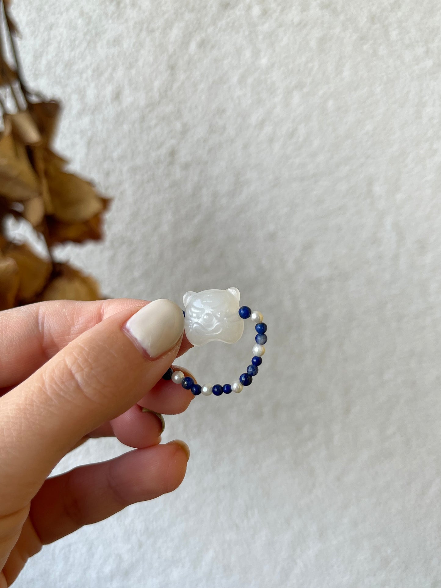 Cute Ring with Mini Pearls and Carving Item