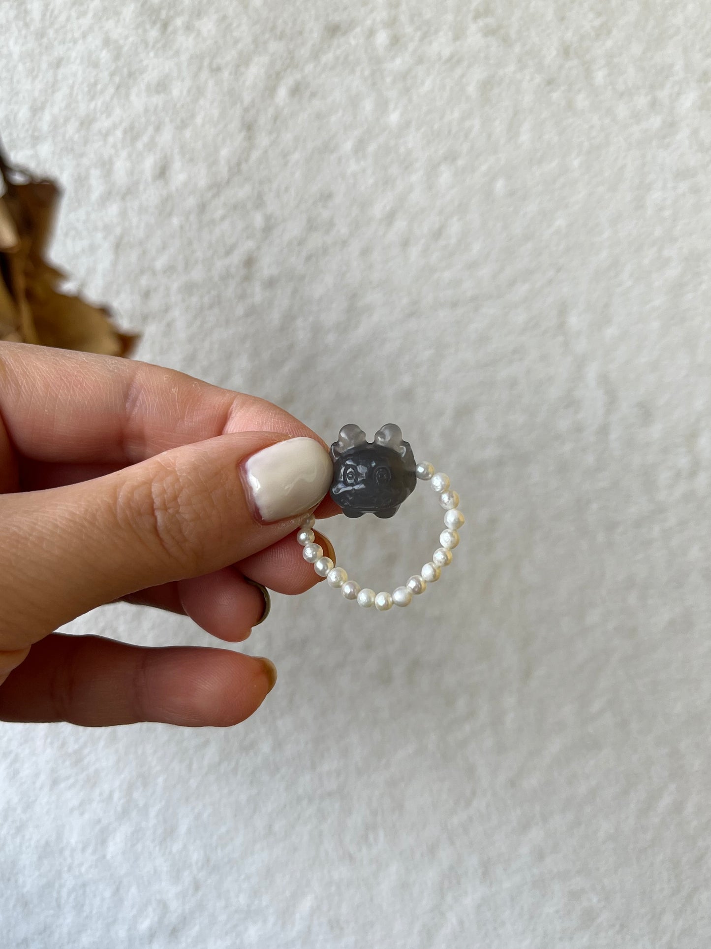 Cute Ring with Mini Pearls and Carving Item