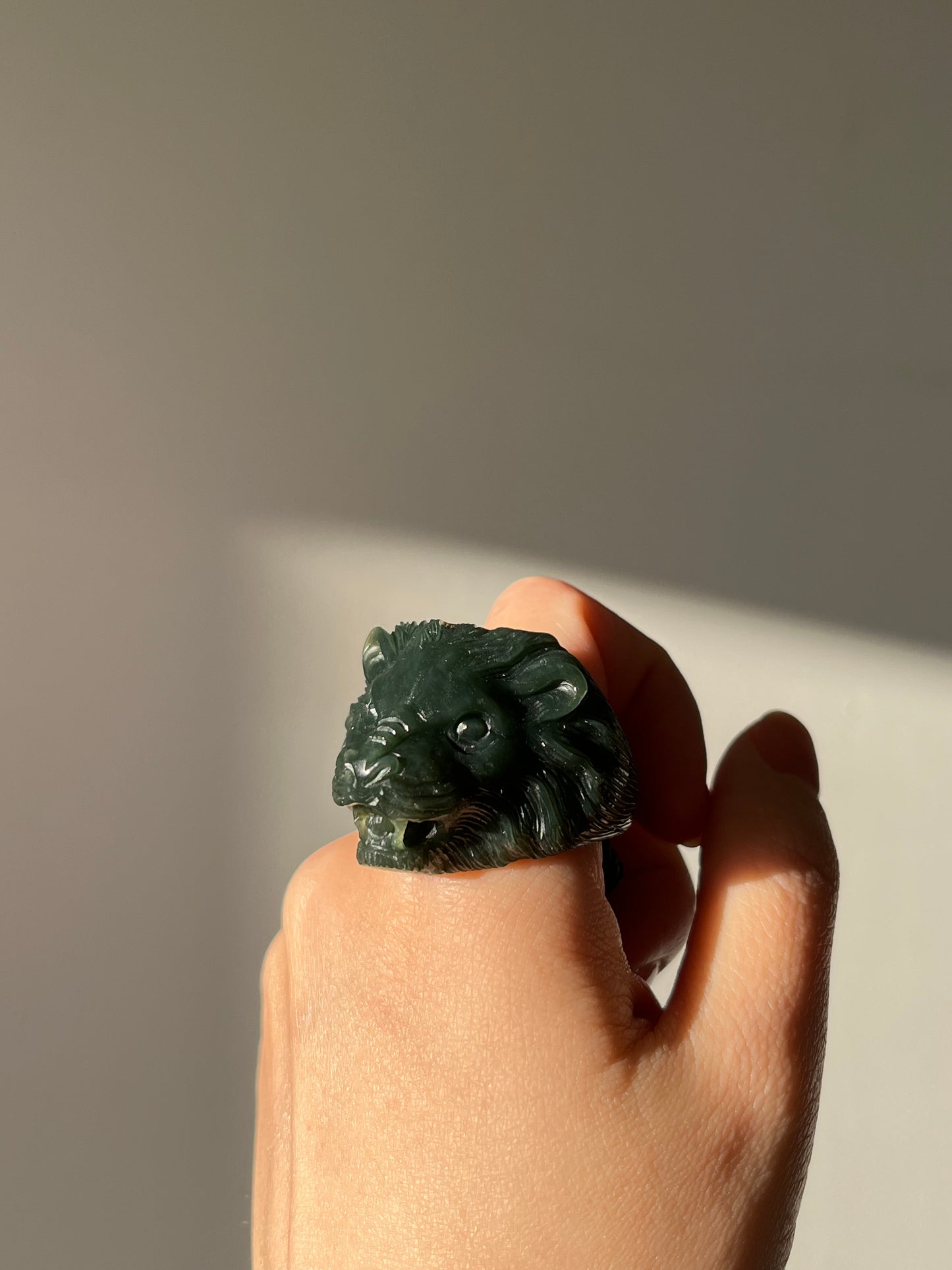 Hand Carved Hetian Jade Lion Head Thumb Ring, 手雕和田青玉细料狮头扳指
