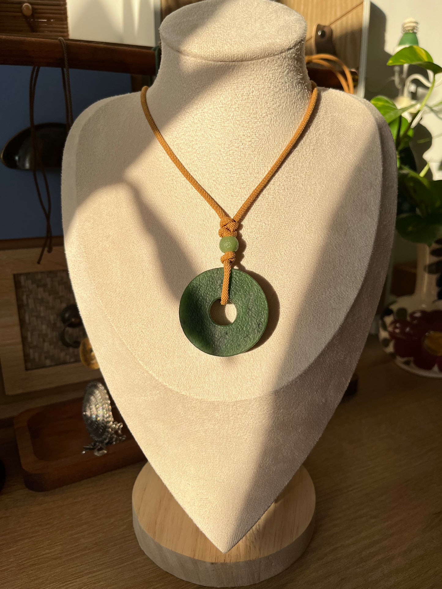 Antique-style Green Hetian Jade Chinese Safety Clasp Pendant, Chinese PI pendant，碧玉古风大平安扣