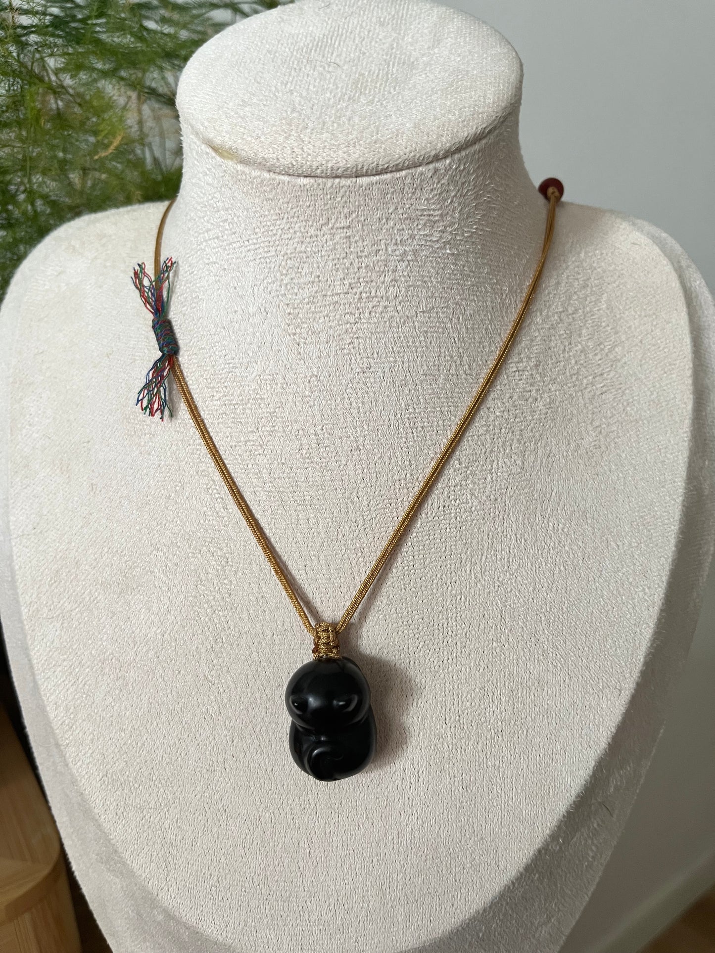 Black Hetian Jade Cat Necklace | 和田墨玉趴趴猫
