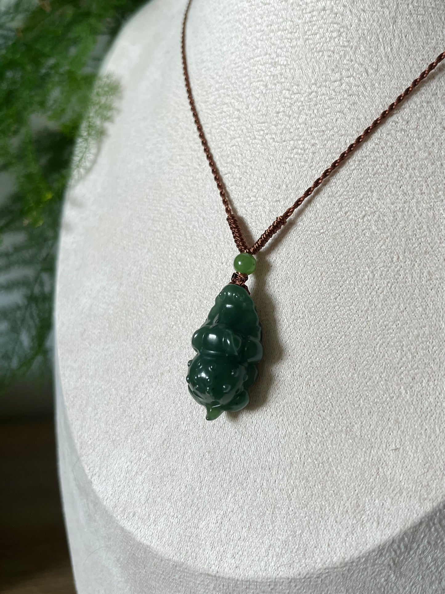 Handmade Necklace with a Super Cute Green Hetian Jade Crocodile, 手编超萌碧玉小鳄鱼吊坠