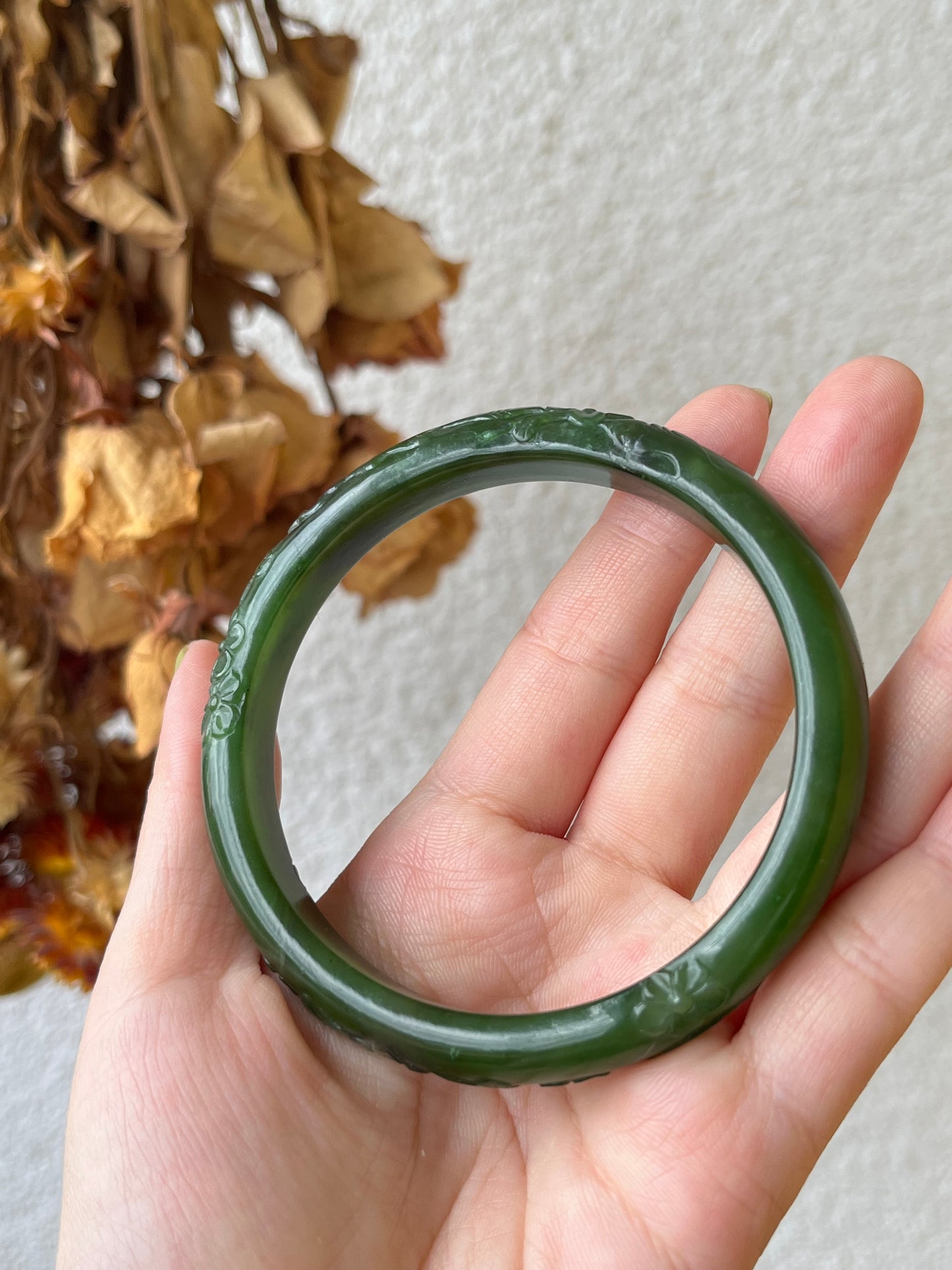 Flower Carving Green Hetian Jade Bangle 61mm, 和田碧玉简单雕刻手镯