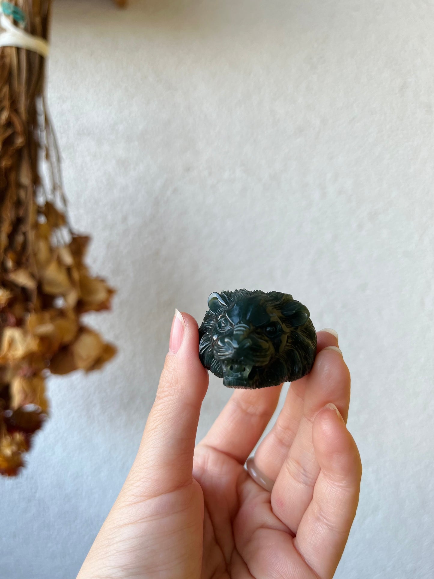 Hand Carved Hetian Jade Lion Head Thumb Ring, 手雕和田青玉细料狮头扳指