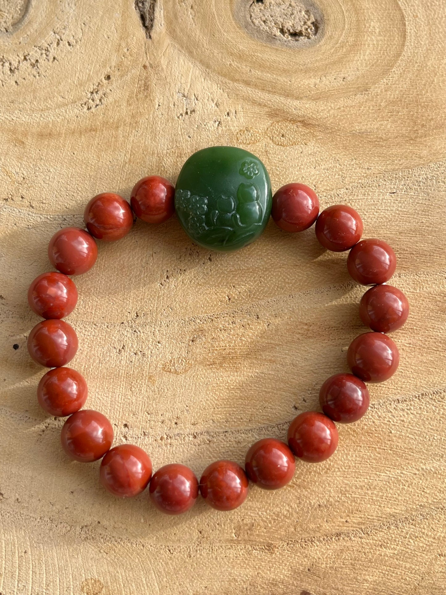 Southern Red Agate Beaded Bracelet (9mm) with a Hand Carved Green Hetian Jade Cat Pendant, 南红玛瑙和手雕猫牌手串