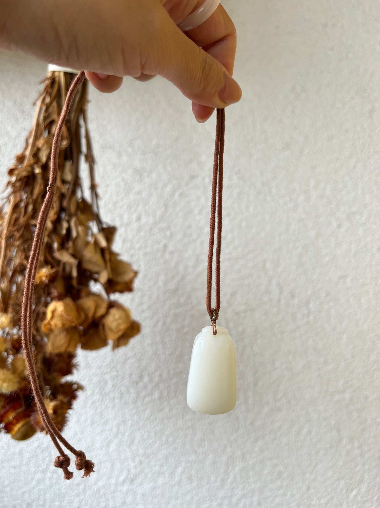 Hetian Jade Mutton Fat Flat Pendant  | 俄白羊脂无事牌