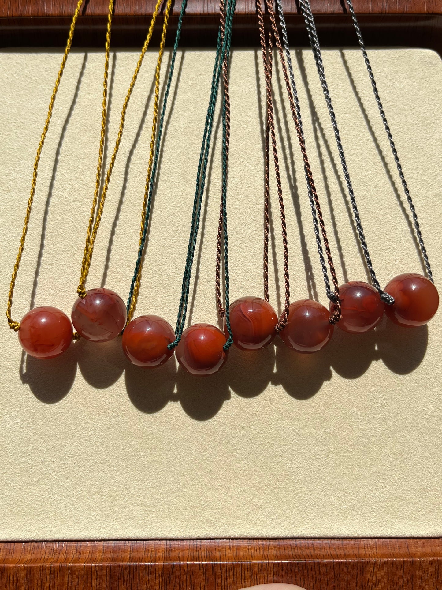 Frame Pattern Nanhong Agate Single Bead (16mm) Necklace | 南红火焰纹单珠路路通项链