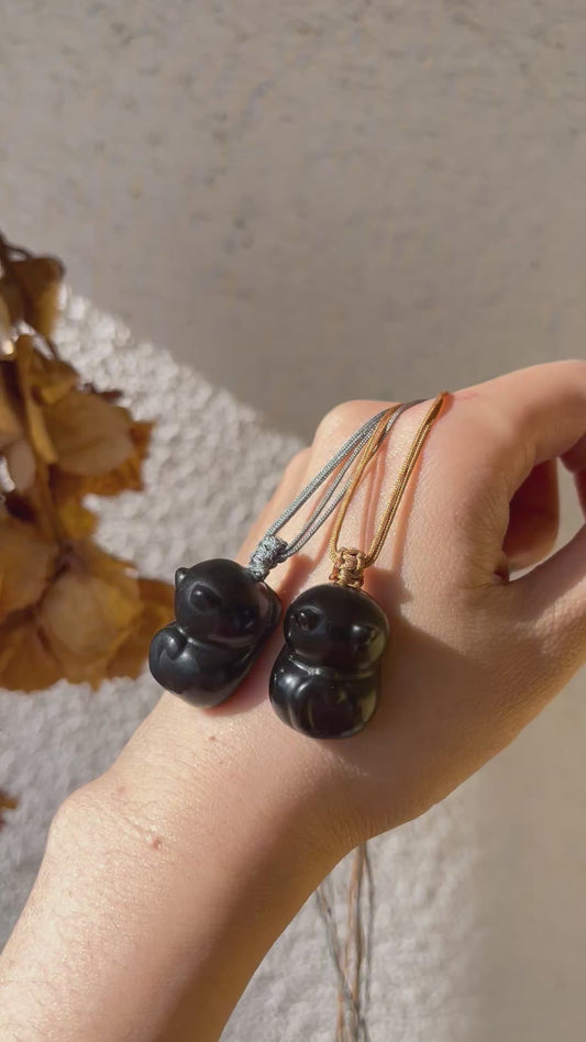 Black Hetian Jade Cat Necklace | 和田墨玉趴趴猫