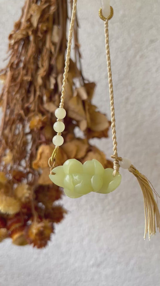 Hand Carved Yellow Hetian Jade Lotus Necklace | 手雕和田玉黄口荷花