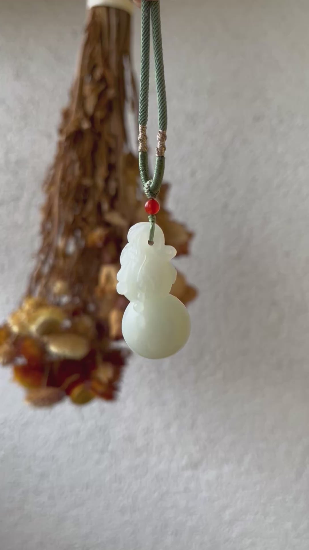 Hand Carved White Hetian Jade Hulu Pendant, 和田且末白玉雕刻葫芦