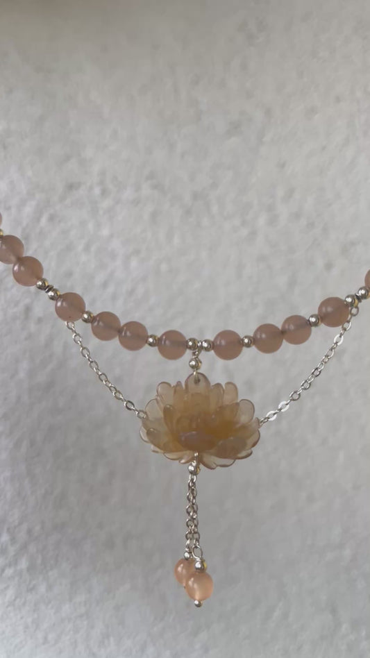 Hand Carved Dirty Pink Xiu Jade Peony Collar Necklace | 手雕岫玉牡丹项圈