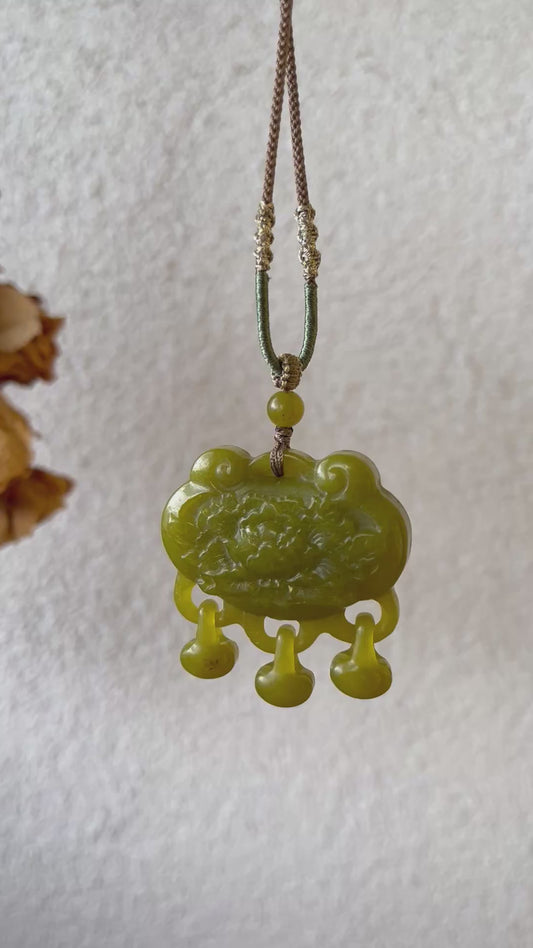 Green Xiu Jade Peony Blessing Lock Pendant
