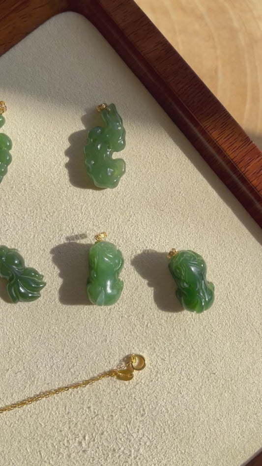 18K Gold-mounted Green Hetian Jade Carved Pendants | 18k金扣头碧玉小吊坠