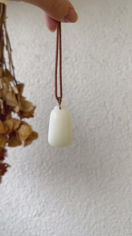 Hetian Jade Mutton Fat Flat Pendant  | 俄白羊脂无事牌