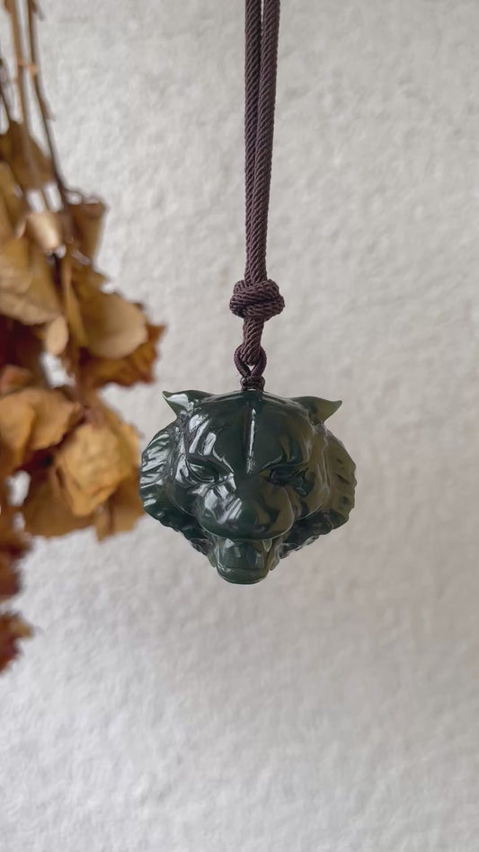 Hand Carve Dark Green Hetian Jade Wolf Head | 手雕和田青玉狼头
